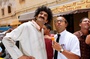 Ramzy Bedia et Eric Judor qui mange une glace