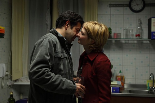 pierfrancesco favino embrassant alba rohrwacher