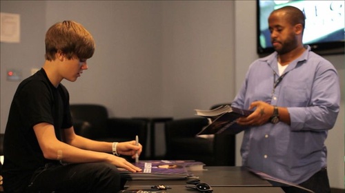 signature d autographes pour justin