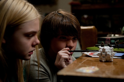 elle-fanning-joel-courtney-jpg