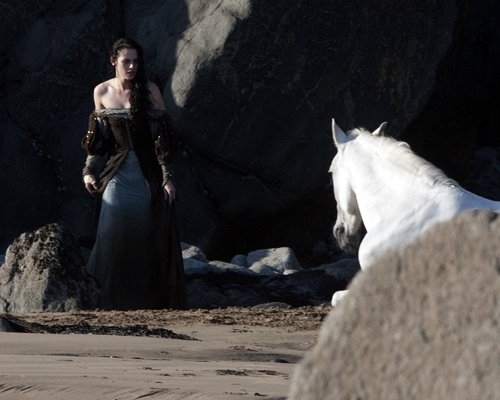 le-cheval-venant-a-blnche-neige-jpg