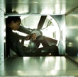 zoe-saldana-dans-un-conduit-d-aeration-jpg