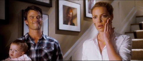 josh duhamel regardant katherine heigl