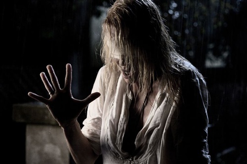 belen rueda main tendue