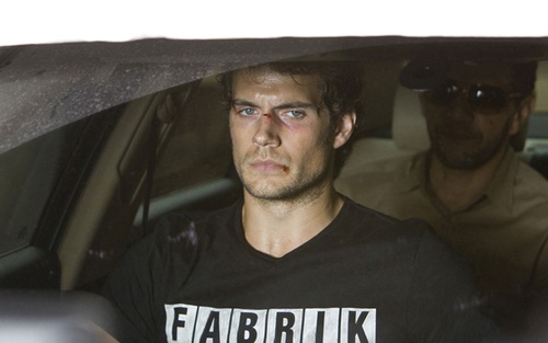 henry-cavill-en-voiture-jpg