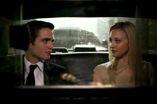 robert-pattinson-et-sarah-gadon-dans-cosmopolis-de-david-cronenberg-10467077drmxh-jpg