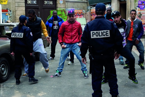 Danseurs et la police