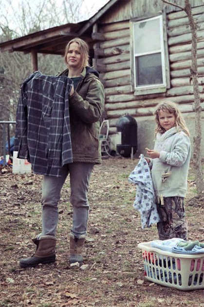jennifer lawrence etendant le linge