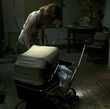 florence colucci devant une poussette