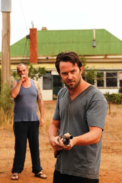 sullivan-stapleton2-jpg