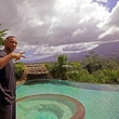 will-smith-devant-sa-piscine-jpg