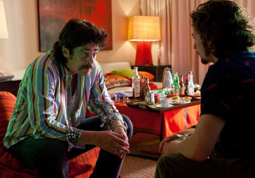 benicio-del-toro-aaron-johnson-jpg