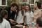clive-owen-ella-purnell-et-carice-van-houten-jpg