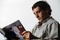 ayrton-senna-lisant-jpg