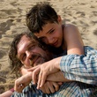 emir-kusturica-dans-les-bras-de-thibault-le-guellec-jpg