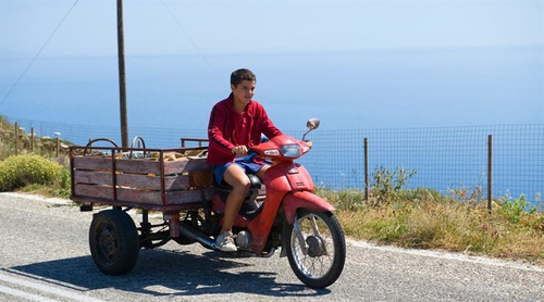 thibault-le-guellec-sur-son-scooter-jpg