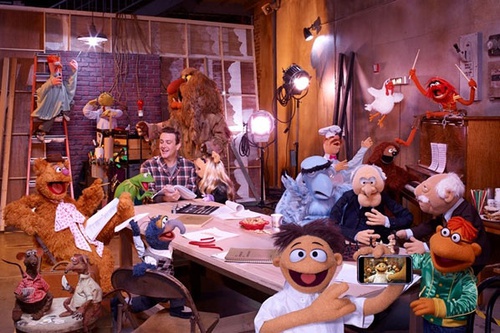 jason-segel-entoure-des-muppets-jpg