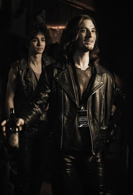 robert-sheelan-derriere-ben-barnes-jpg
