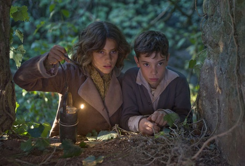 deux-enfants-caches-jpg