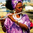 une-femme-jouant-de-la-flute-jpg