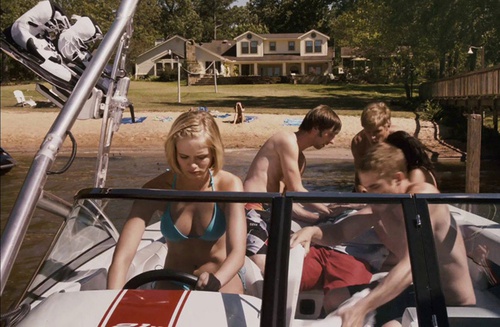 sara-paxton-au-volant-jpg