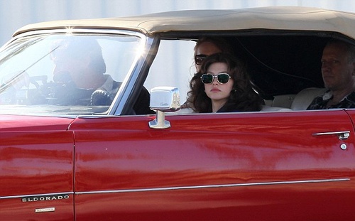 amanda-seyfried-dans-sa-voiture-rouge-jpg