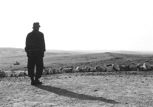 homme-dans-le-desert territoire perdu