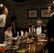 un-repas-avec-maggie-gyllenhaal-et-hugh-dancy-dans-oh-my-god-jpg