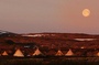 le-film-jon-face-aux-vents-un-campement-jpg