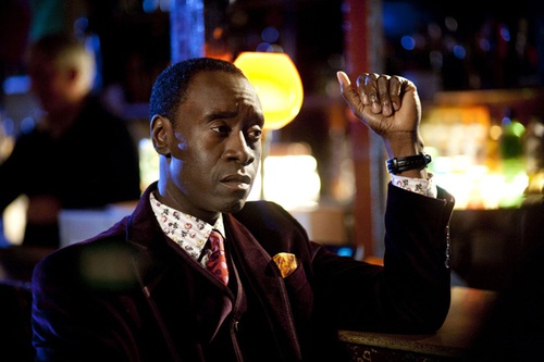 don-cheadle-au-bar-dans-l-irlandais-jpg
