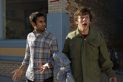 aziz-ansari-et-jesse-eisenberg-heros-de-30-minutes-maximum-de-ruben-fleischer-jpg