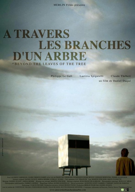 Affiche du film A travers les branches d'un arbre 
