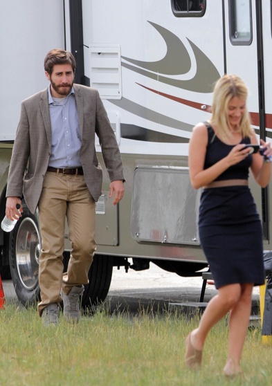 melanie-laurent-jake-gyllenhaal-photo-de-tournage-an-enemy-png