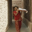 freida-pinto-serveuse-jpg