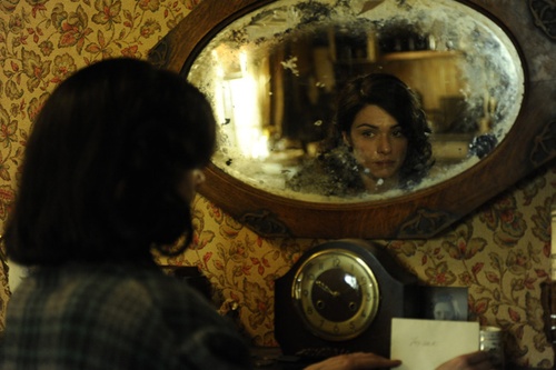 rachel-weisz-dans-la-glace-jpg