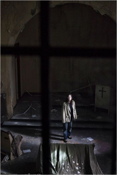 jessica-biel-dans-une-eglise-jpg