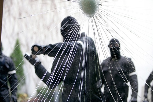 une-vitre-brisee-jpg
