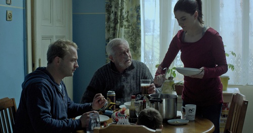 photo-5-du-film-la-dette-jpg
