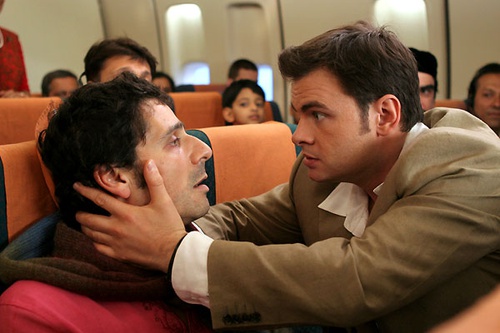 Clovis Cornillac et Pascal Elbé dans l'avion