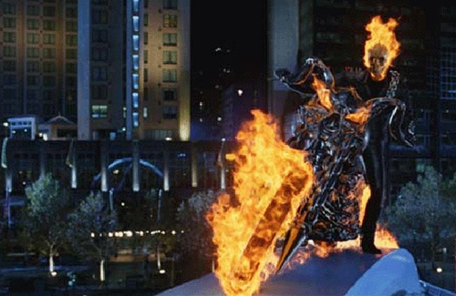 le ghost rider sur un pont