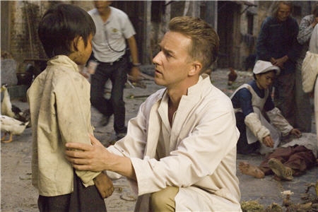 edward norton soigne un enfant