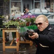 simon-pegg-arme-a-la-main-jpg