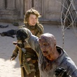 alice tuant un zombie