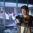 milla jovovich dans le laboratoire