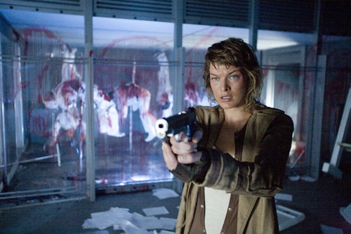 milla jovovich dans le laboratoire
