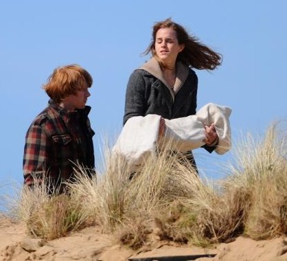 emma watson et rupert grint enterrant dobby