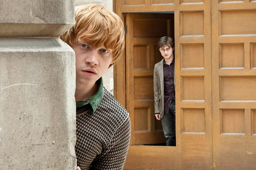 ron cach   devant harry
