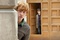 ron cach   devant harry