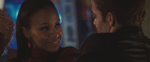 zoe saldana chris pine de dos