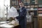 Jean Dujardin lit le journal